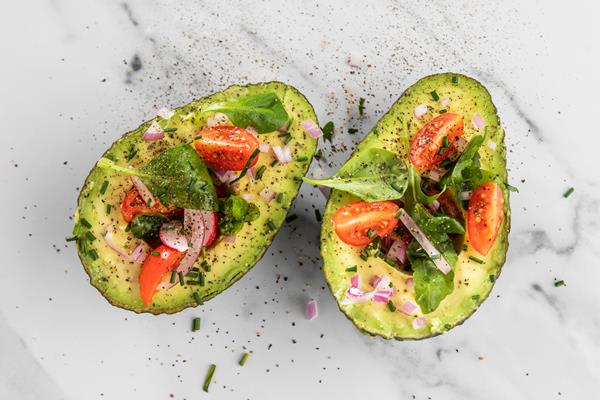 flat lay delicious healthy salad in avocado composition 1 - Лучшие постные новогодние закуски с растительным маслом