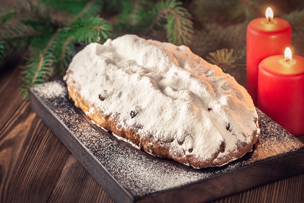 stollen traditional german christmas bread - Дрезденский миндальный штоллен