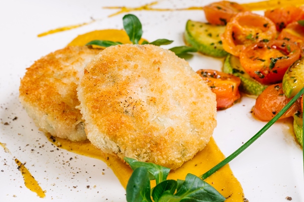 chicken cutlets grilled zucchini fresh vegetable salad - Котлеты рыбные, ассорти