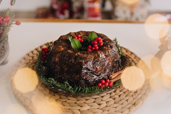 close up dessert served table - Рождественский пуддинг