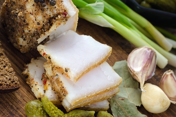 salted lard with spices vegetables - Сало украинское крепкосолёное (старинный рецепт)