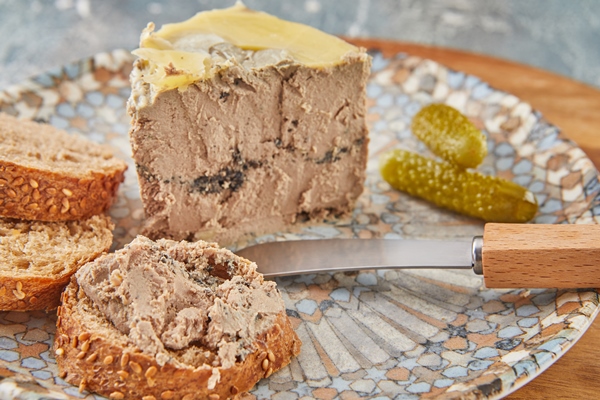 close up dessert plate - Печёночный паштет повышенной калорийности