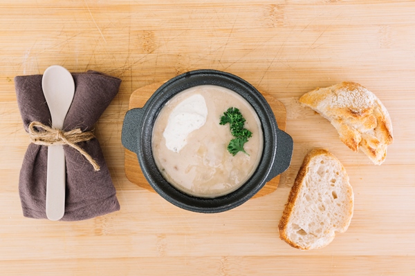 delicious mushroom soup with bread slices napkin spoon wooden table - Луковый крем-суп