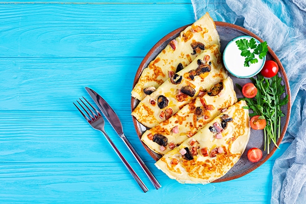 delicious pancakes with mushrooms ham cheese arugula tomatoes sour cream - Блины с припёком