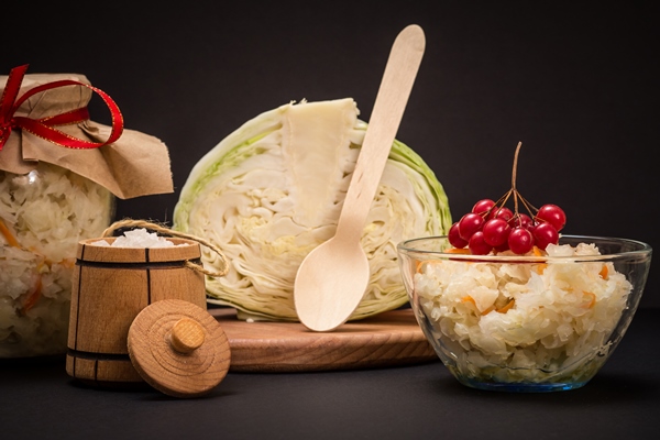homemade fermented cabbage glass bowl jar black background fresh head cabbage salt with wooden cutting board vegan salad dish is rich vitamin u food great good health - Квашеная капуста с ржаным хлебом