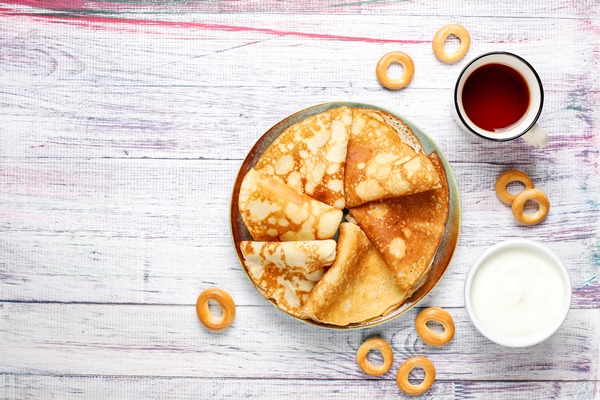 shrovetide maslenitsa festival meal russian pancake blini with raspberry jam honey fresh cream red caviar sugar cubes cottage cheese bubliks light background - Красные блины