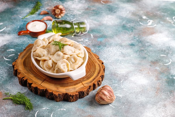 traditional russian pelmeni dumplings with meat - Пельмени с лососем и свининой