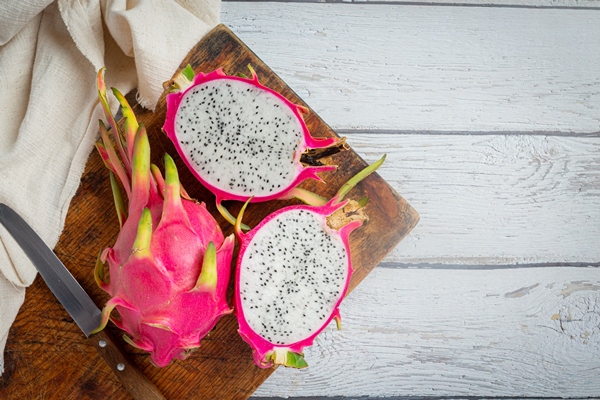 dragon fruit old wood background - Питахайя (питайя)