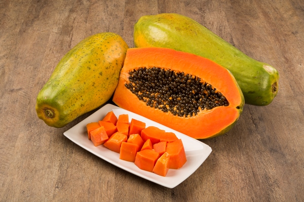 fresh cut juicy tropical papaya mamao fruit with seeds brazilian fresh fruits - Папайя