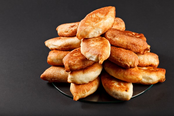 hot tasty traditional russian baking from owen - Постные пирожки с нутом