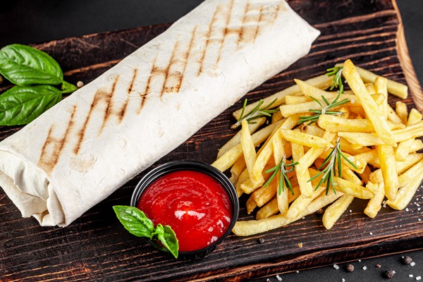 kebab with chicken wrapped pita bread with fries tomato sauce - Постная шаурма с тофу, авокадо и грибами