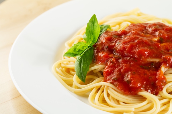plate basil cherry gourmet menu - Томатный соус для спагетти без масла