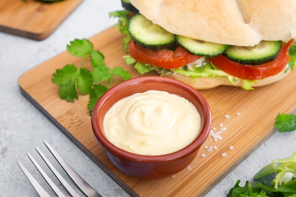 salad with sandwich mayo chopping board - Постный майонез из отвара нута