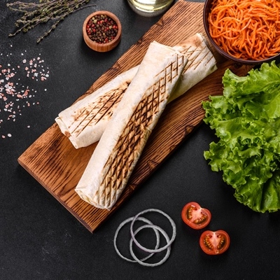 Сосиски в лаваше с сыром и огурцом на пикник