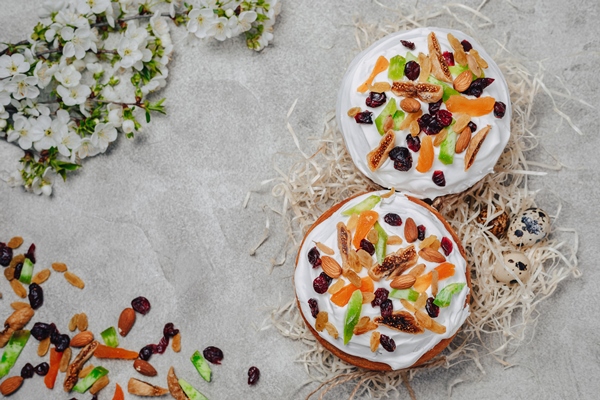 easter pastries eggs concrete background - Сливочная глазурь без яиц