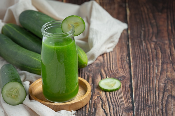 fresh cucumber juice jar dark wood background - Огуречный сок