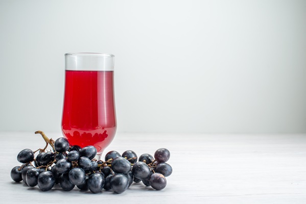 front view red juice with grapes white surface fruit drink cocktail juice - Компот из винограда по-домашнему