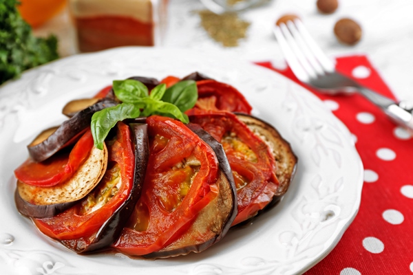ratatouille plate table background - Баклажаны, жаренные с помидорами