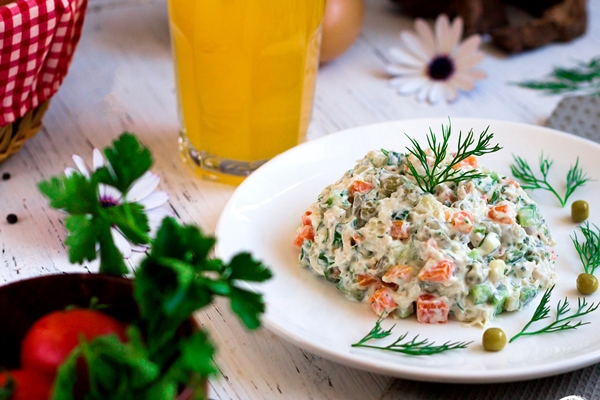 russian salad with herbs orange juice - Постный салат из печени трески