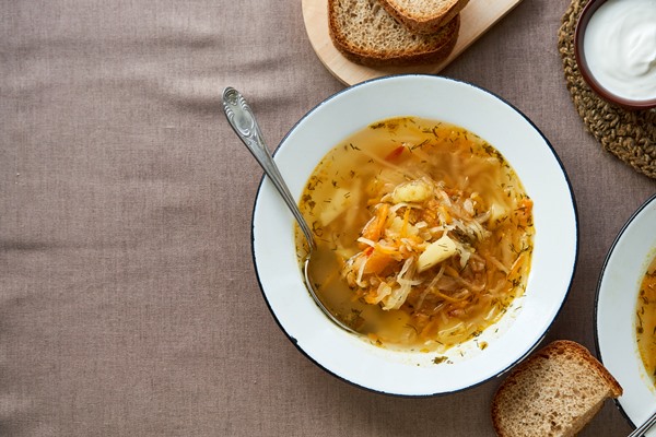 traditional russian vegetable soup with cabbage white bowl - Щи куриные