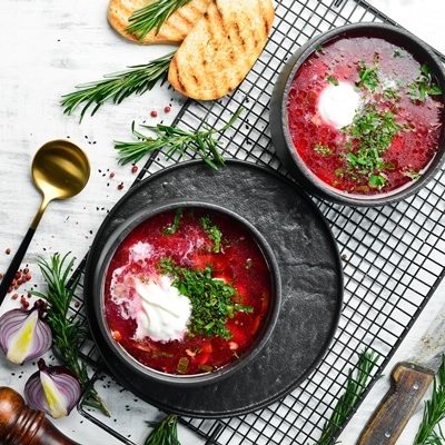 Борщ со снытью на мясном бульоне