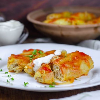 Капуста, фаршированная мясом и рисом