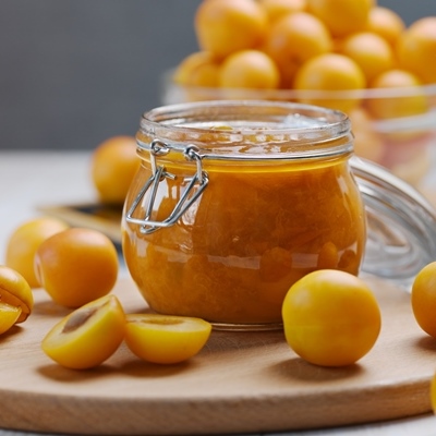 Варенье из алычи с косточками