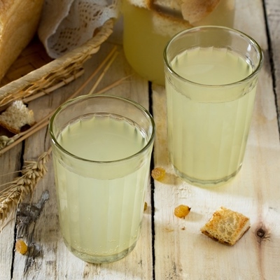 Овсяный окрошечный квас с изюмом