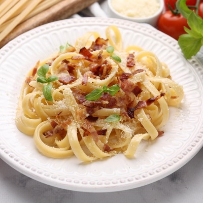 Макароны с салом и луком
