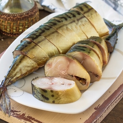 Скумбрия в луковой шелухе