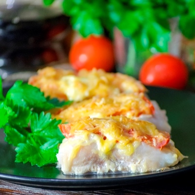Рыба, запечённая с овощами и сыром