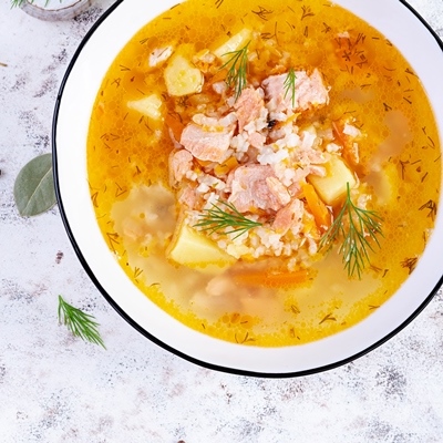 Суп из лосося с овощами и рисом