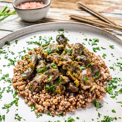 Гречневая каша с куриными желудками