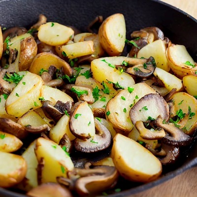 Жареный картофель с грибами рядовками