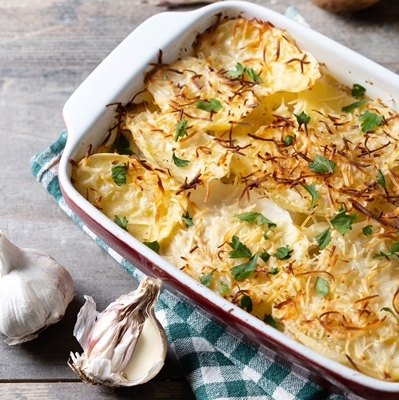 Картофель, запечённый с сыром и чесноком