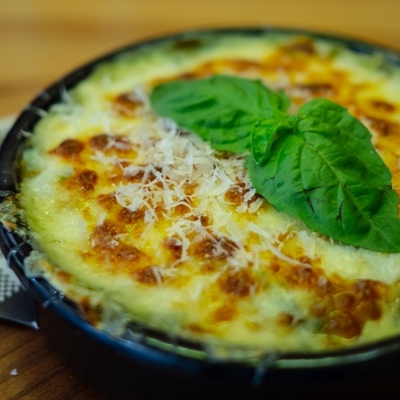 Картофельная запеканка с сыром и зеленью