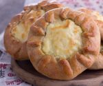 Русская кухня: шанежки на кефире с картошкой Русская кухня: шанежки на кефире с картошкой